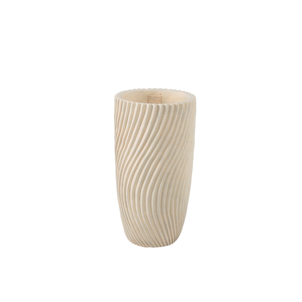 Handgefertigte Zementvase Lianna in Cream, Größe S – zylindrische Form mit dekorativer Wellenstruktur, 16 × 16 × 30 cm