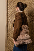 Schultertasche Divvo – Kunstfell, braun